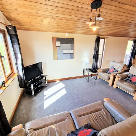 Villa Lomond 4 With Private Hot Tub - Fife - Loch Leven - Lomond Hills Kelty Exterior foto