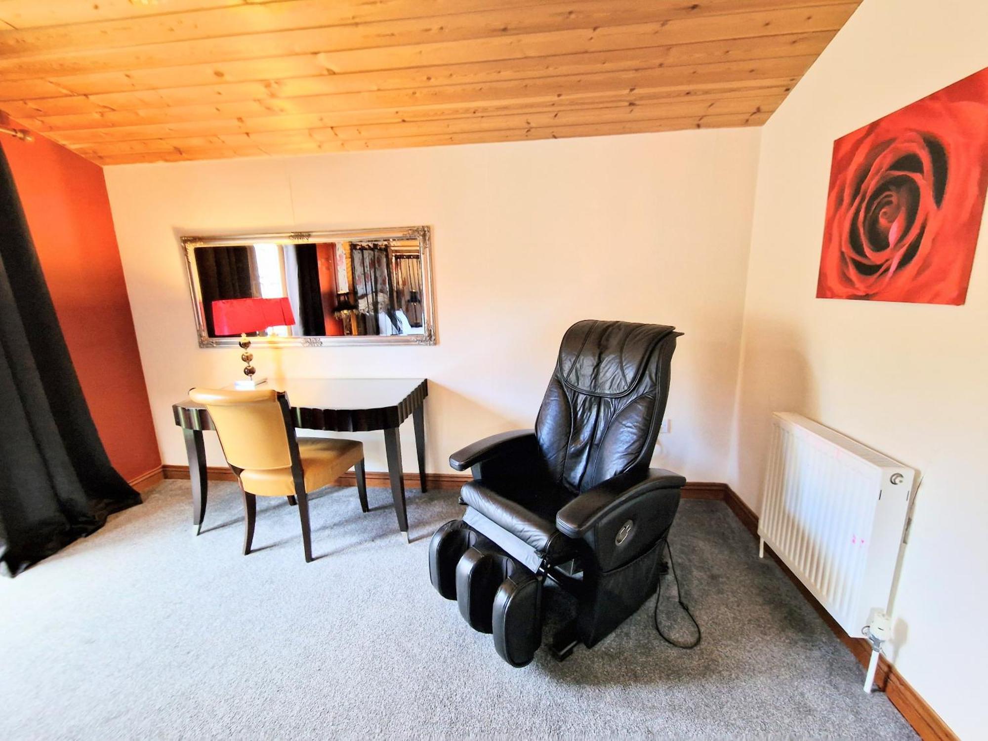 Villa Lomond 4 With Private Hot Tub - Fife - Loch Leven - Lomond Hills Kelty Exterior foto