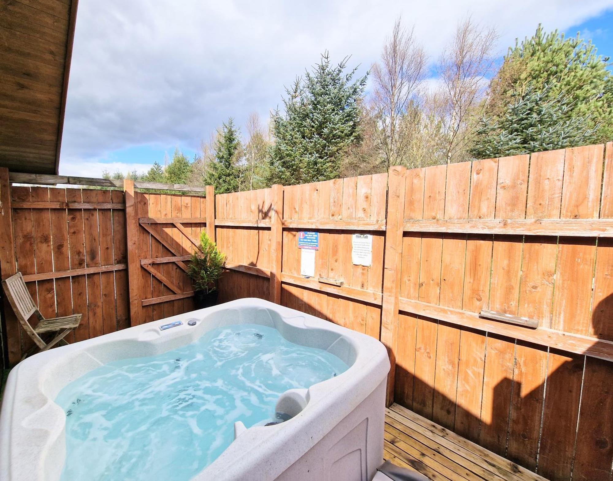 Villa Lomond 4 With Private Hot Tub - Fife - Loch Leven - Lomond Hills Kelty Exterior foto