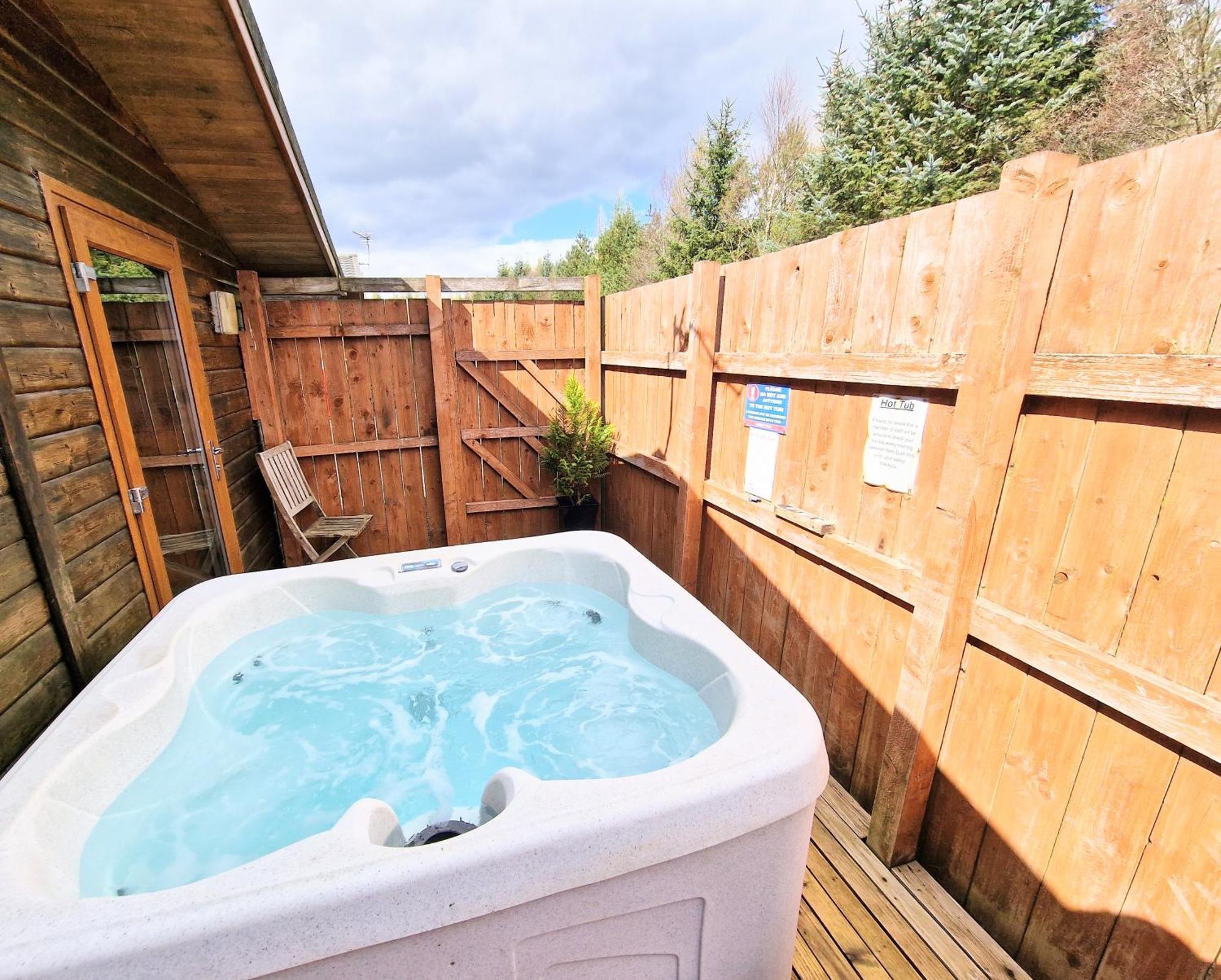 Villa Lomond 4 With Private Hot Tub - Fife - Loch Leven - Lomond Hills Kelty Exterior foto