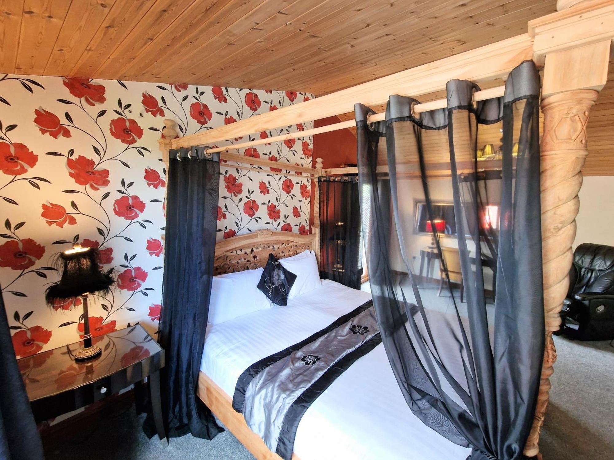 Villa Lomond 4 With Private Hot Tub - Fife - Loch Leven - Lomond Hills Kelty Exterior foto